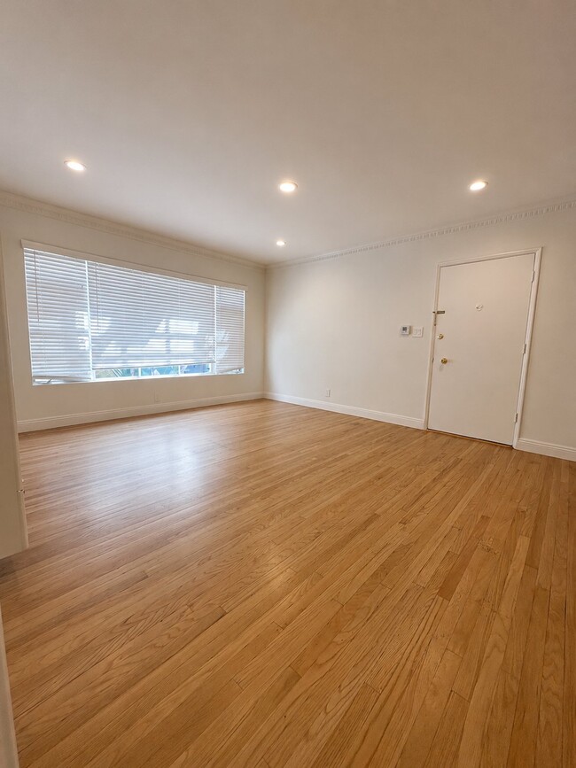 Building Photo - 1350 Hayworth Ave