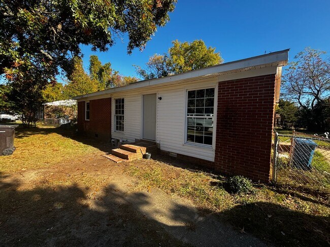 Foto del edificio - 3 BED 1 BATH IN FAYETTEVILLE NC