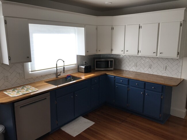 Fregadero de cocina/ventana - 9 Tyler St