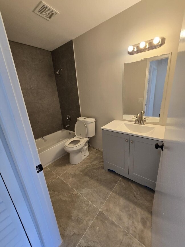 Building Photo - 4036 Luzon Ave