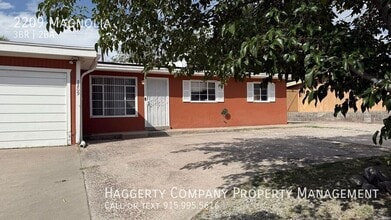 Building Photo - 2209 Magnolia Dr