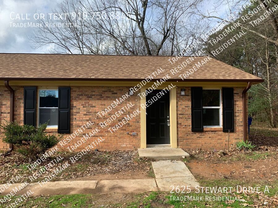 Foto principal - 2625 Stewart Dr