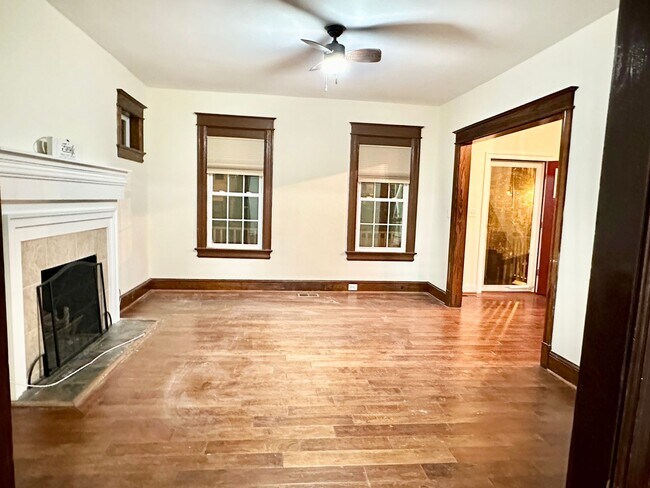 Foto del edificio - Detached 4 bed 3 bath. Pets Welcome!