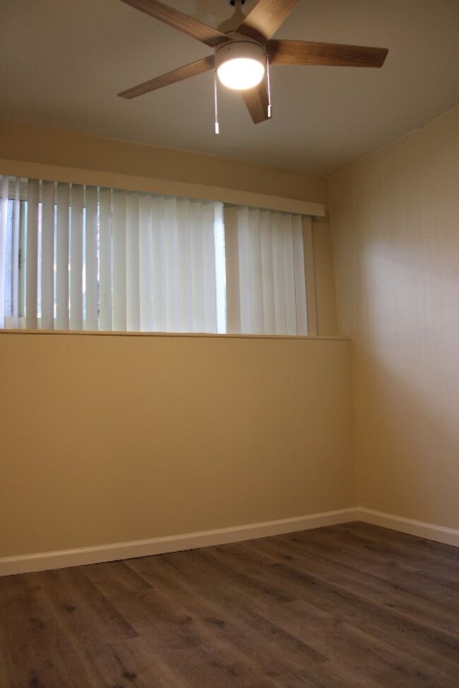 Building Photo - 527 Vaqueros Ave