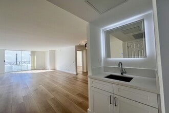 Building Photo - 10390 Wilshire Blvd