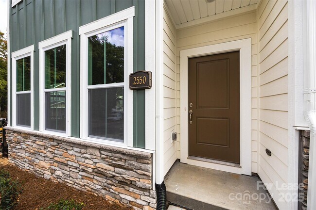 Foto del edificio - 2550 Lydia Ave