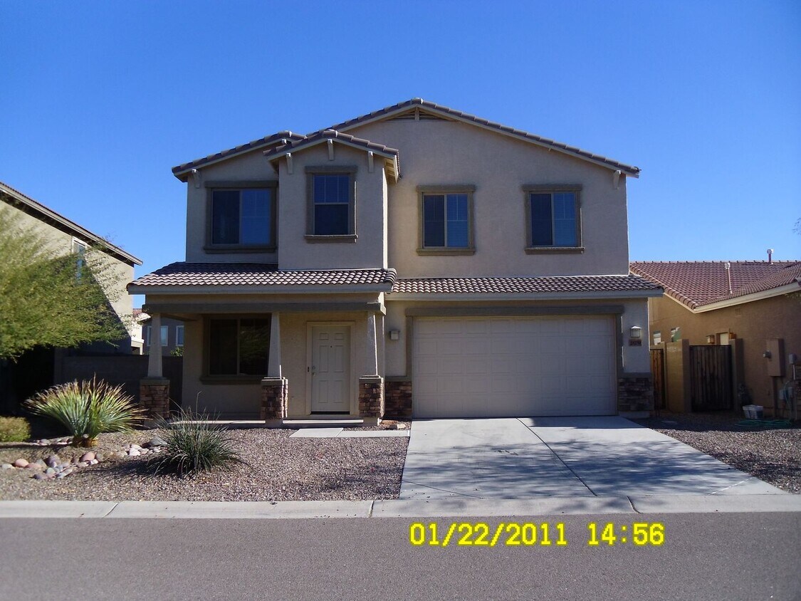 Primary Photo - Available Now! 6 bed 3 bath, 3,250 SFT hou...