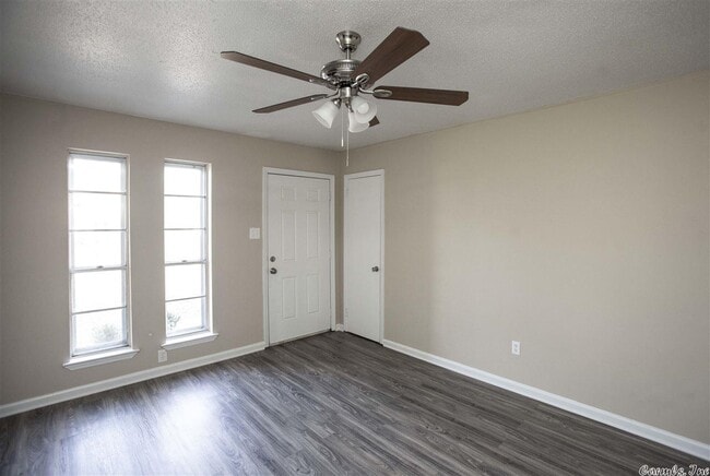 Building Photo - 9106 Peach Tree Ln