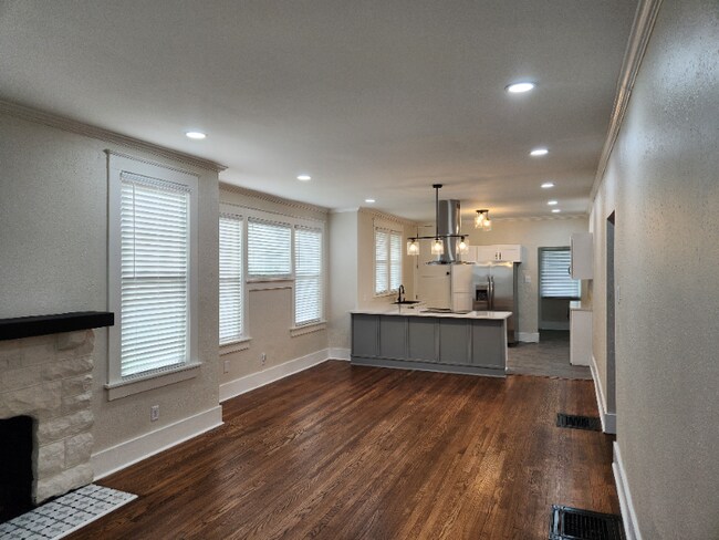 Foto del edificio - 1531 Kendale Ave