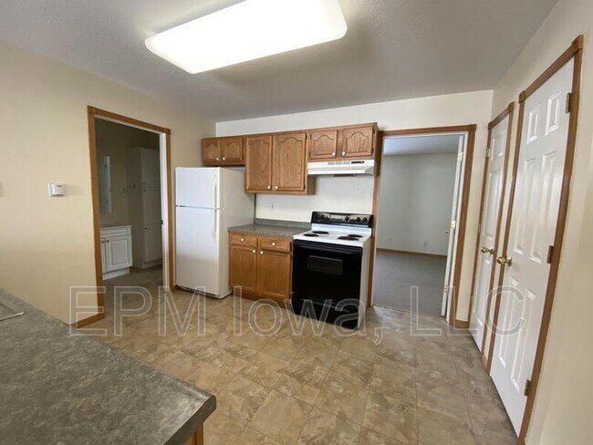 Building Photo - 509 Cedar St