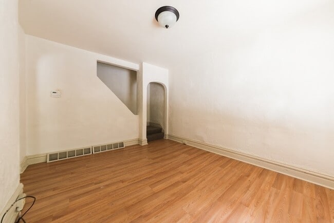 Building Photo - 385 Woodruff St