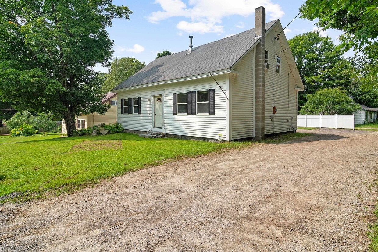 Primary Photo - 144 Meredith Center Rd