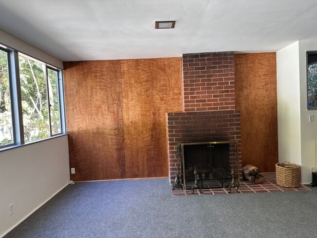 Building Photo - 648 Kelton Ave