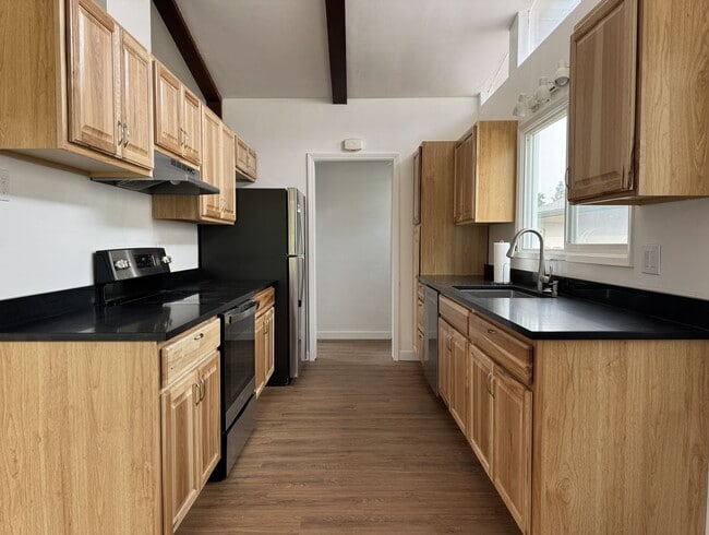 Foto del edificio - 4 Bedroom / 2 Bathroom home for rent