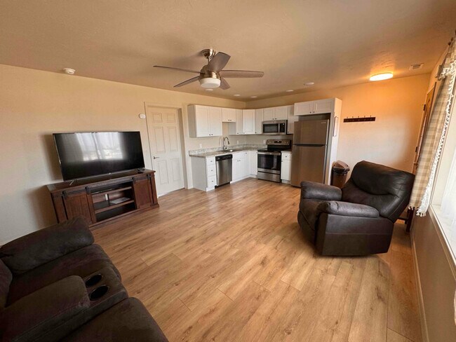 Foto del edificio - 360 Brownstone Rd