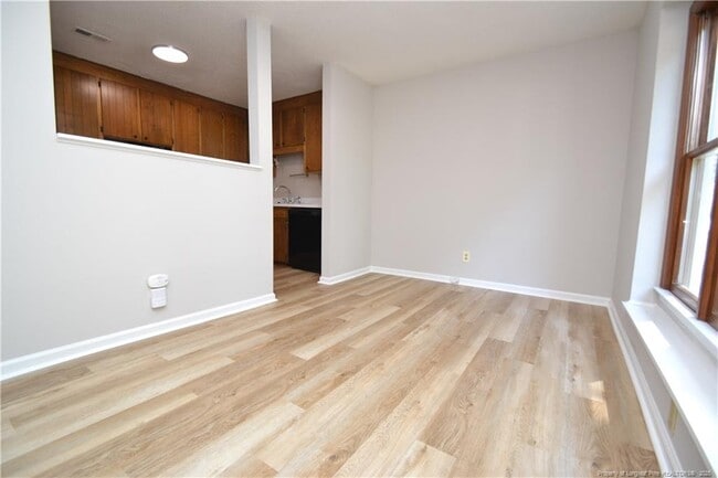 Foto del edificio - 667 Bashford Rd