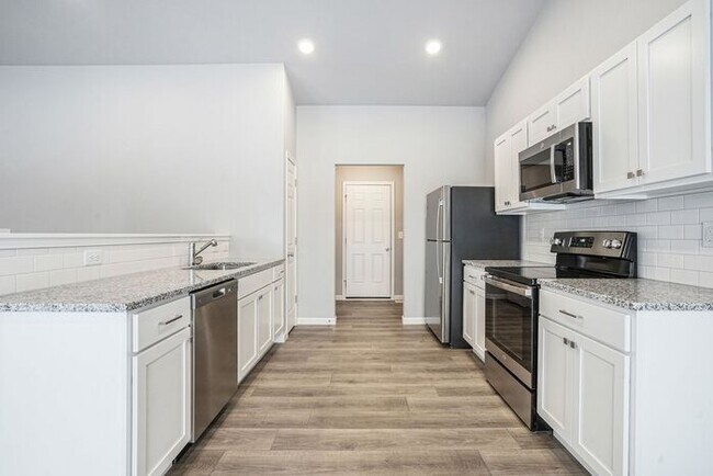 Building Photo - 2201 Macatawa Ln