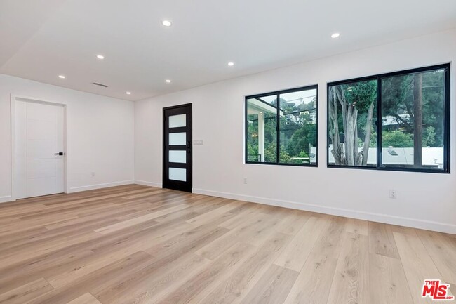 Building Photo - 8343 Ridpath Dr