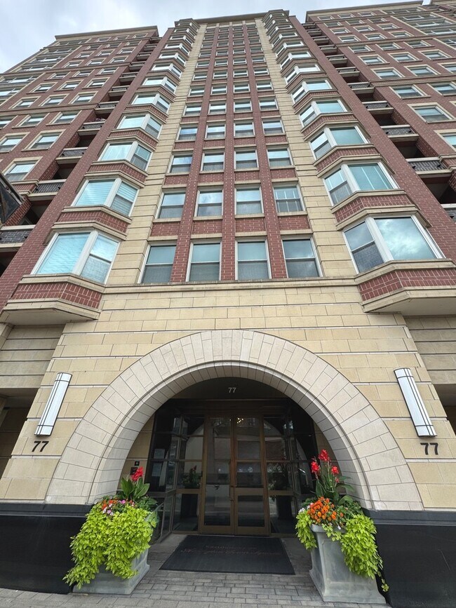 Foto del edificio - 77 S Evergreen Ave