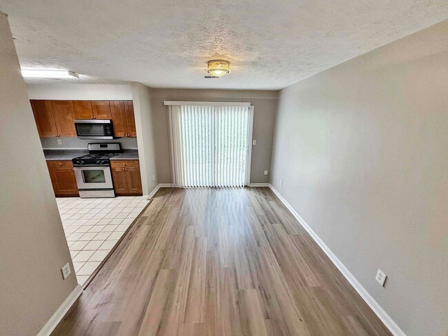 Building Photo - Charming 2 BR/2.5BA Townhome in Marietta!