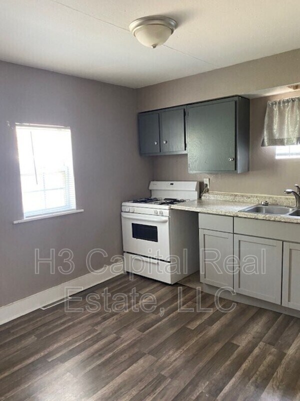 2008 Washington Ave Unit 4, Granite City, IL 62040 Condo for Rent in