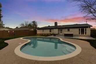 Building Photo - 6048 Holiday Ln