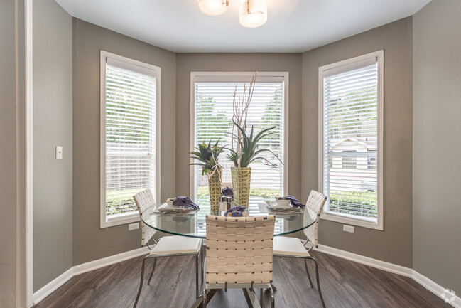 Dining Area - Metro 5514