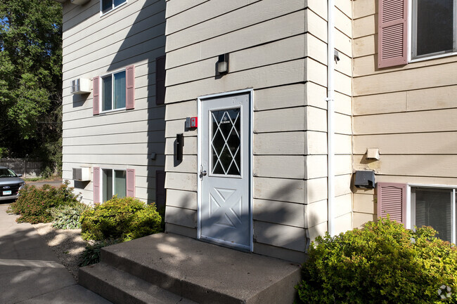 Entrance - Willow Apartments