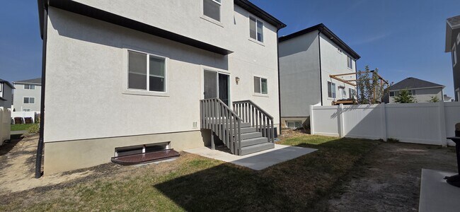 Building Photo - 4697 Breezy Patch Rd