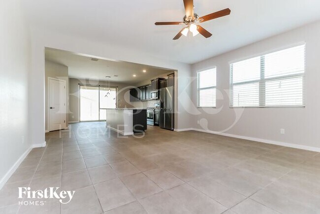 Foto del edificio - 4010 W Coneflower Ln