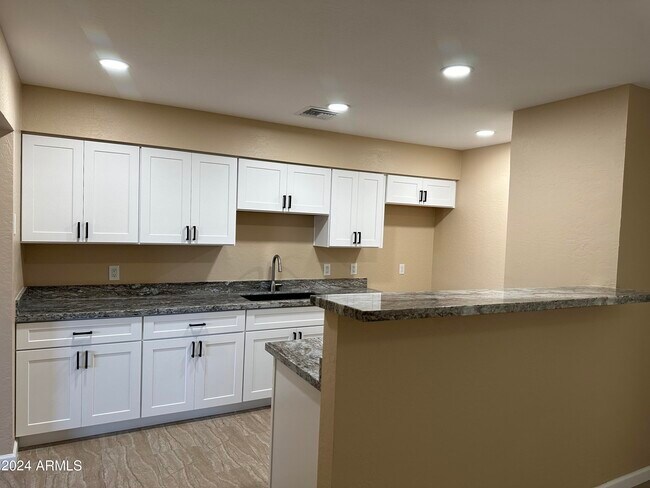 Building Photo - 3002 S Harl Ave