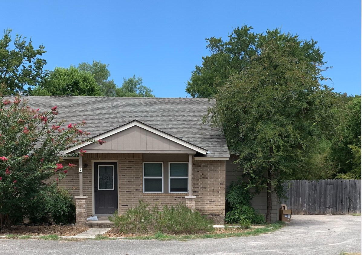 Foto principal - 7002 Oak Meadow Cir
