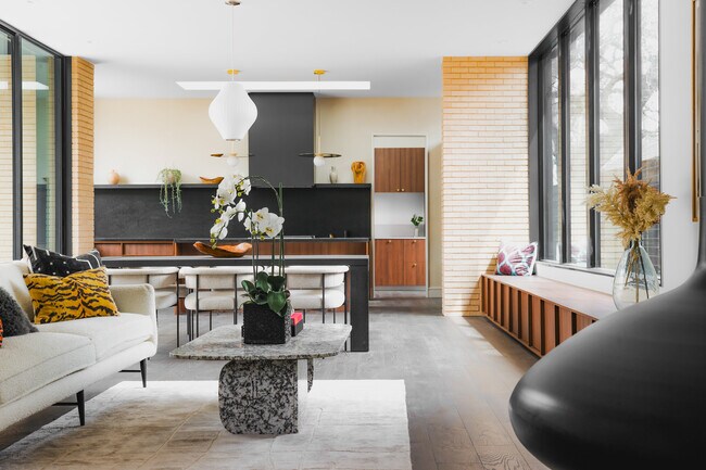 Foto del edificio - 2407 W 10th St