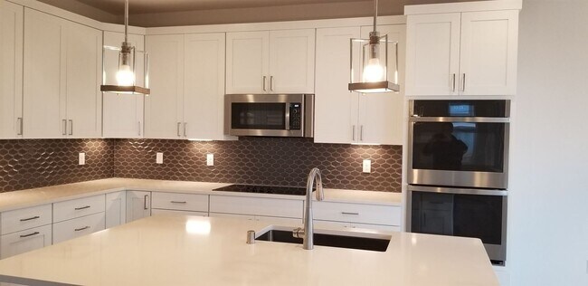 Foto del edificio - 4 br, 3.5 bath House - 1130 NW Rhythm St