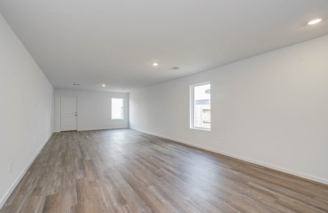 Building Photo - 3012 Dylan Skyland Dr