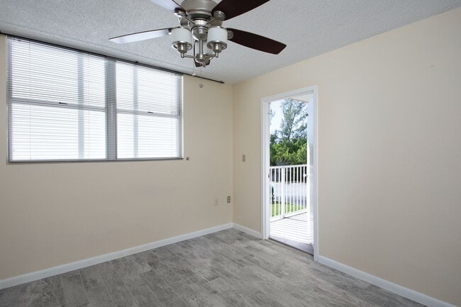 Building Photo - 2 bedroom 2 bathroom in Las Salinas Condo Association