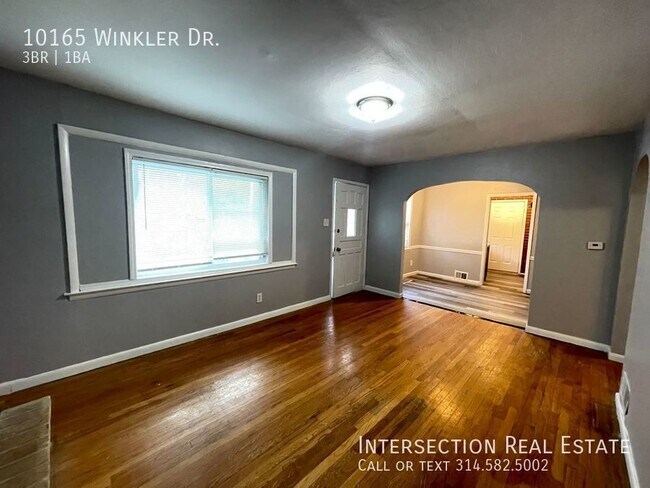 Building Photo - Spacious 3 Bedroom w/ Big Backyard, Finish...
