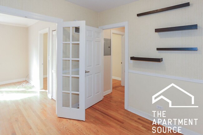 Building Photo - 630 W Roscoe St