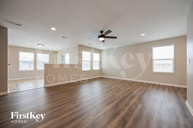 Foto del edificio - 243 Silver Spur Ct