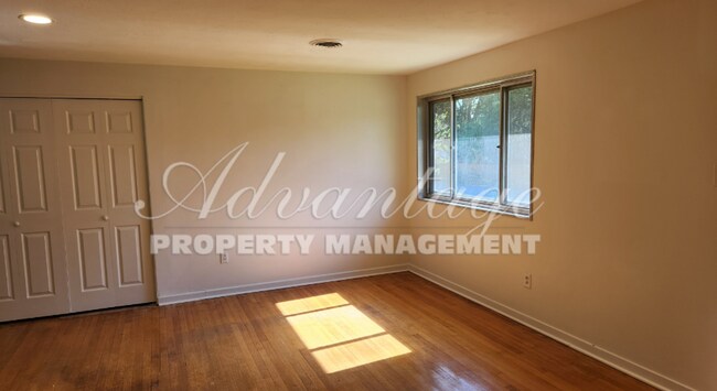 Building Photo - Newly Renovated Home in East Memphis