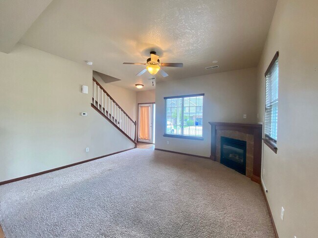 Foto del edificio - $1,750 | 3 Bedroom, 2.5 Bathroom | Pet Fri...