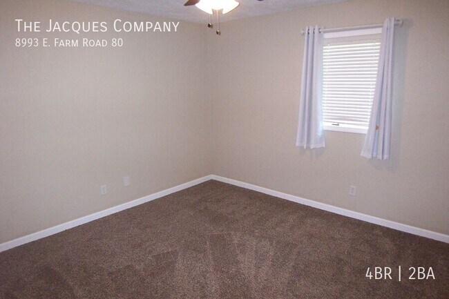 Foto del edificio - 8993 E Farm Rd 80