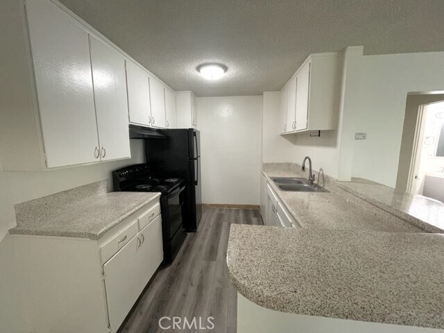 Building Photo - 685 E Vista Chino