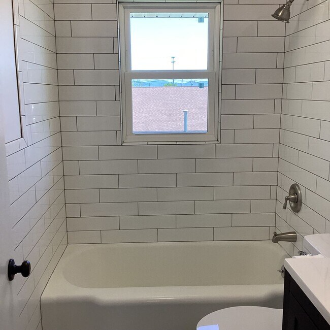 Foto del edificio - 2 Bedrooms / 1 Bath Brick home Johnson Cit...