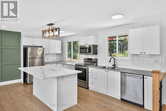 Building Photo - 556 Champlain Rd