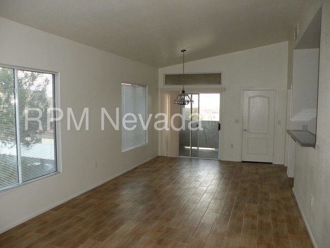 Foto del edificio - 10630 Calico Mountain Ave