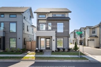 Building Photo - 4089 SE 68th Ave