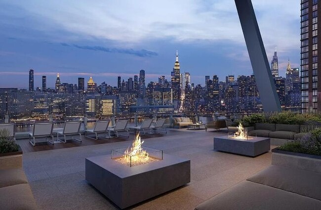 3 bedroom in LONG ISLAND CITY NY 11101 - 3 bedroom in LONG ISLAND CITY NY 11101 Apartment