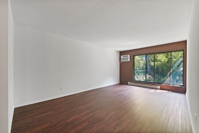 Living Room - 430 Mendota Apartments