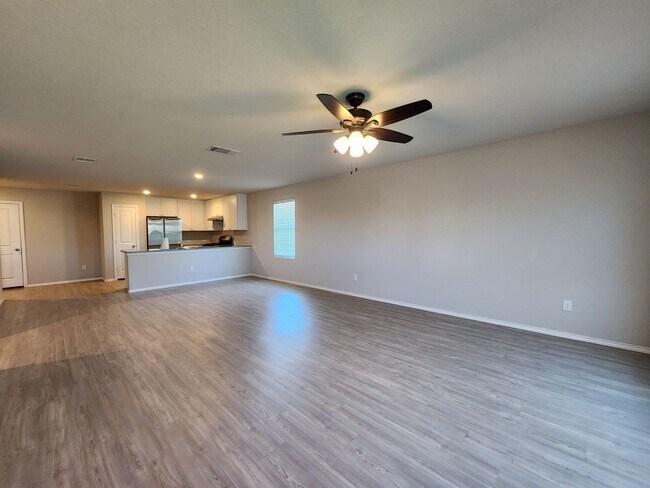 Foto del edificio - 3/2/2 in Heather Glen / Fridge Included / Fenced in Back Yard / CISD